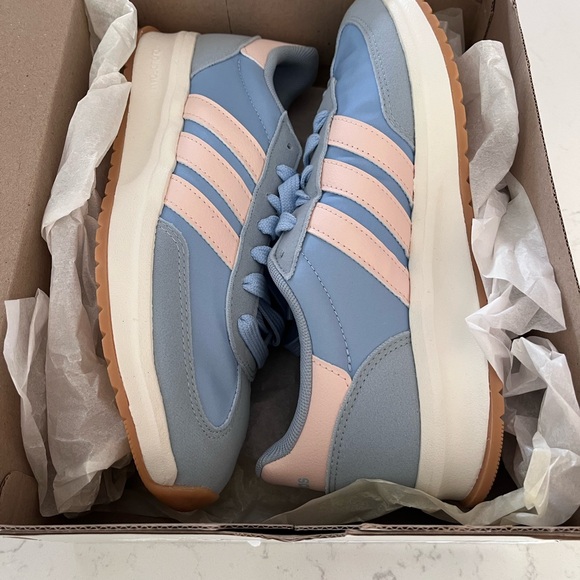 Adidas Run 70s 2.0 Light Blue and Pale Peach Sneakers size 7 - Picture 4 of 7